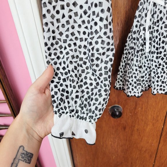 Vintage 1970s White & Black Geometric Print Pleated Ruffle Blouse - Picture 5 of 6